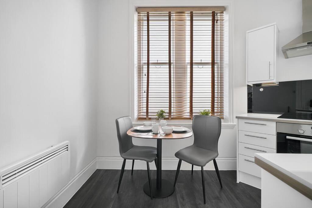 Charming Next To Leicester Sq * Londra